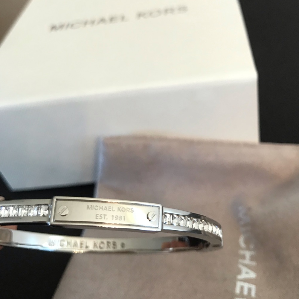 Beautiful Brand-new Michael Kors Silver Bracelet